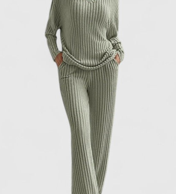 Angeline™ Comfortable Set | V-Neck Sweater and Wide-Leg Ribbed Pants