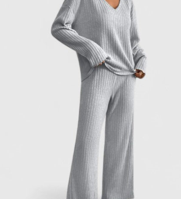 Angeline™ Comfortable Set | V-Neck Sweater and Wide-Leg Ribbed Pants